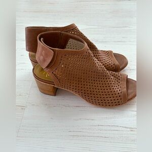 Mimosa Tan Shoes size 10